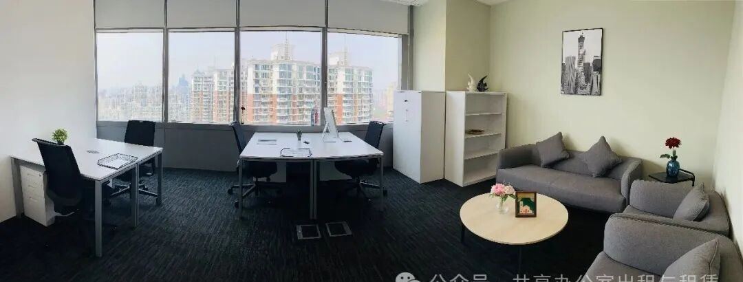 办公室与休闲区一体空间,沙发茶几与办公区